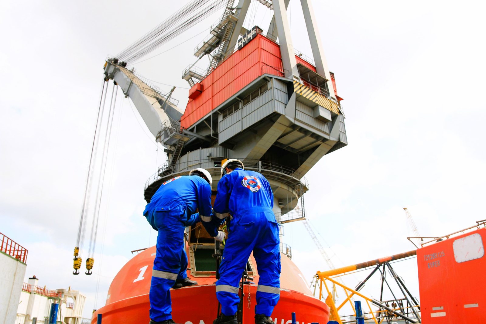 Mermaid technicians working offshore with a platform crane